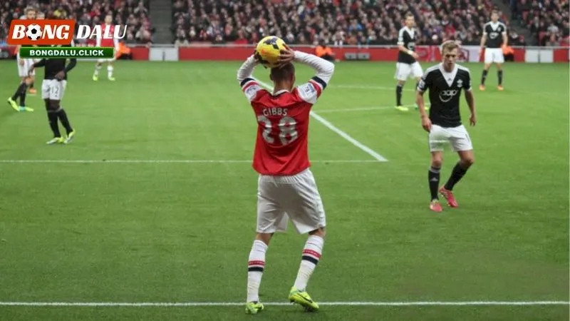 Cược kèo ném biên là gì bằng quả đầu tiên